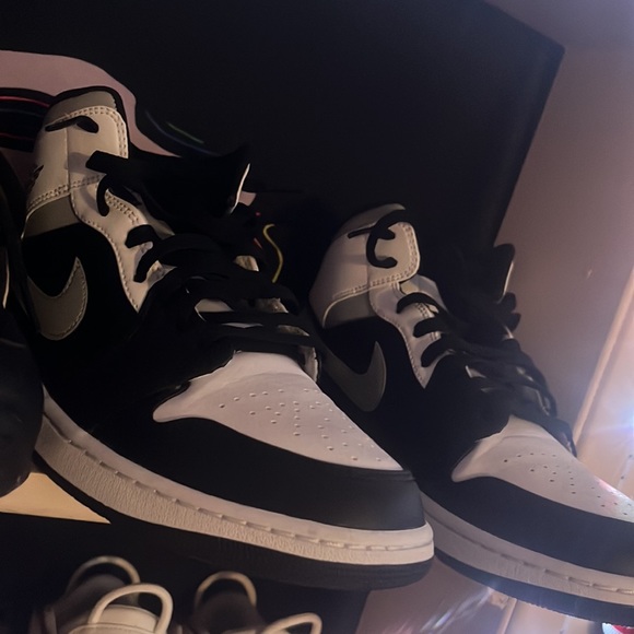 Jordans - Picture 4 of 8